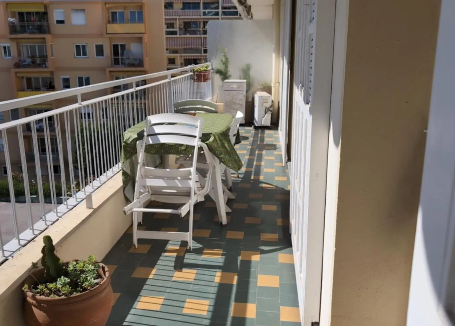 2 Pieces , Centre Ville , Emplacement Ideal , Menton Daire