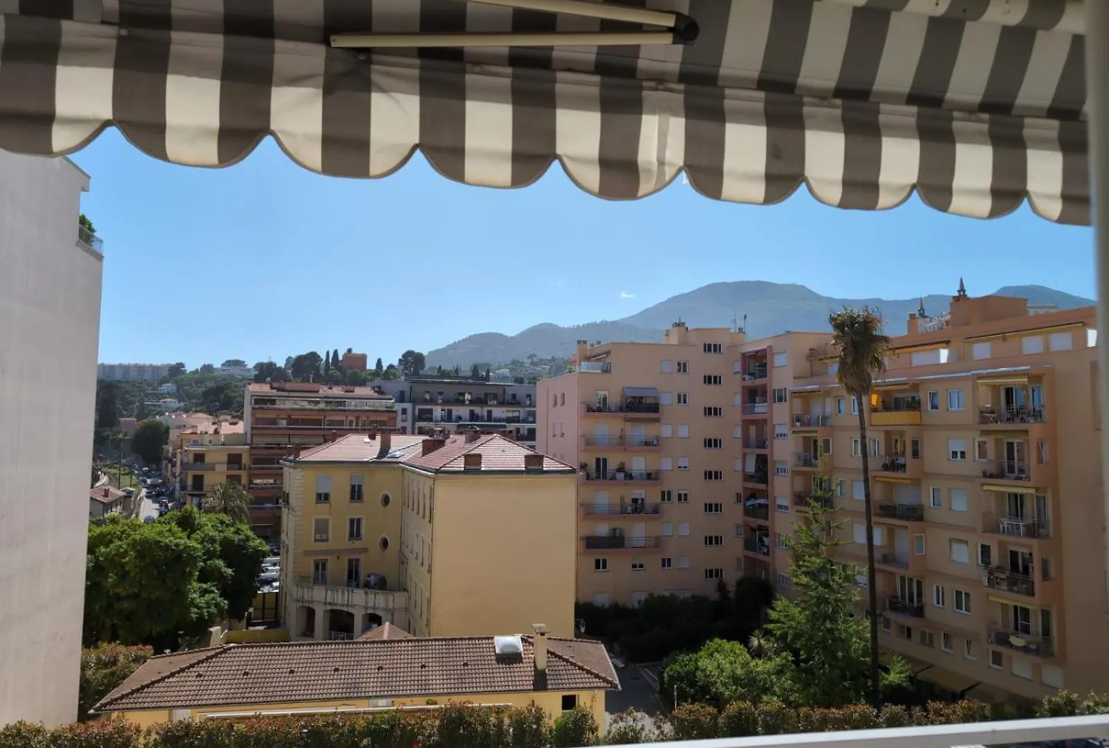 Apartment 2 Pieces , Centre Ville , Emplacement Ideal , Menton