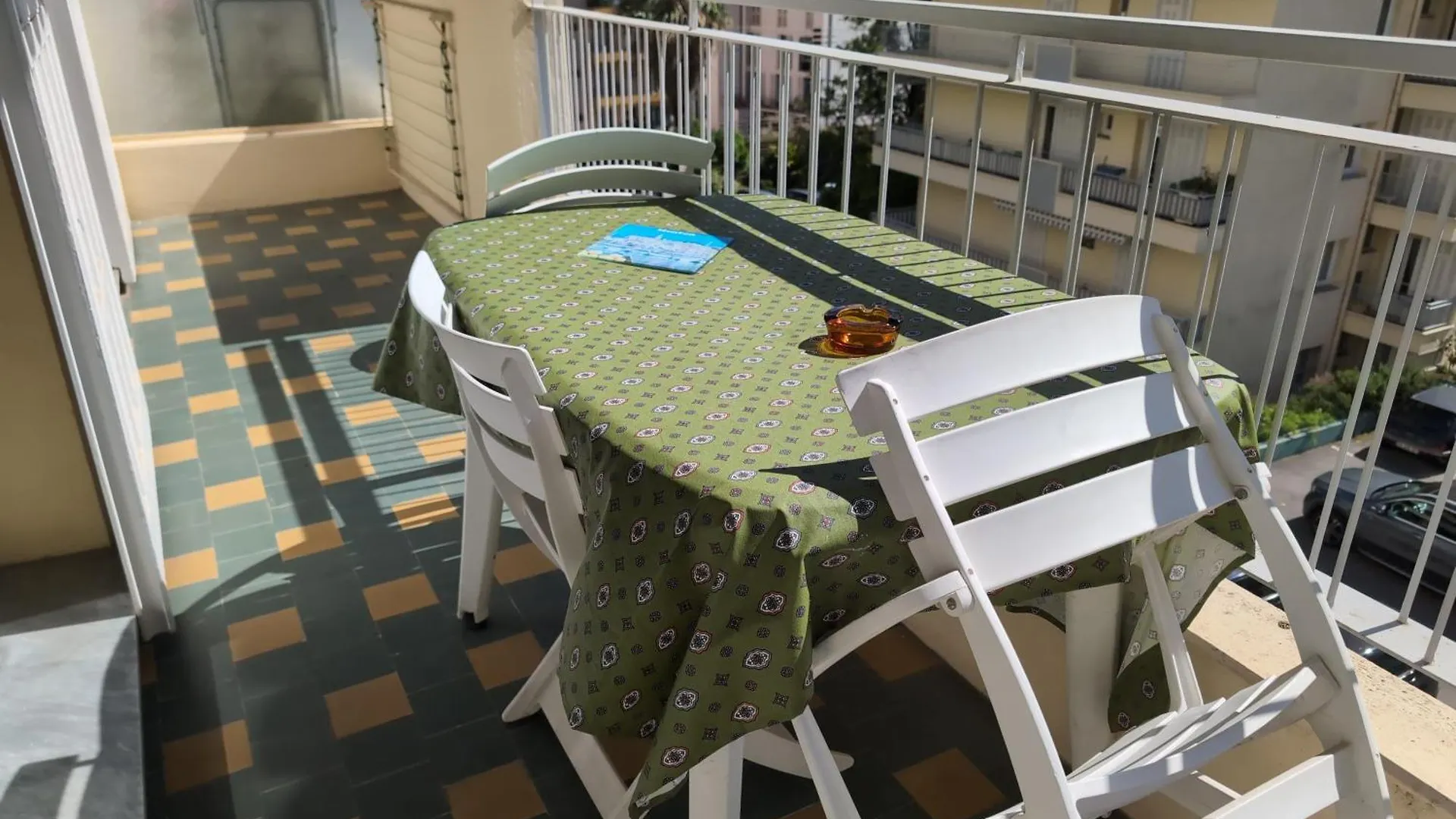 Apartment 2 Pieces , Centre Ville , Emplacement Ideal , Menton